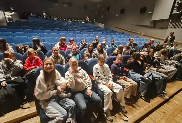Uczniowie z Góry na teatralnej podróży z Mickiewiczem