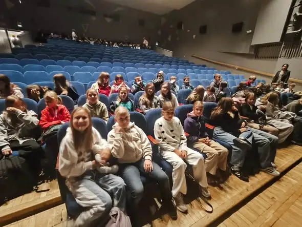 Uczniowie z Góry na teatralnej podróży z Mickiewiczem