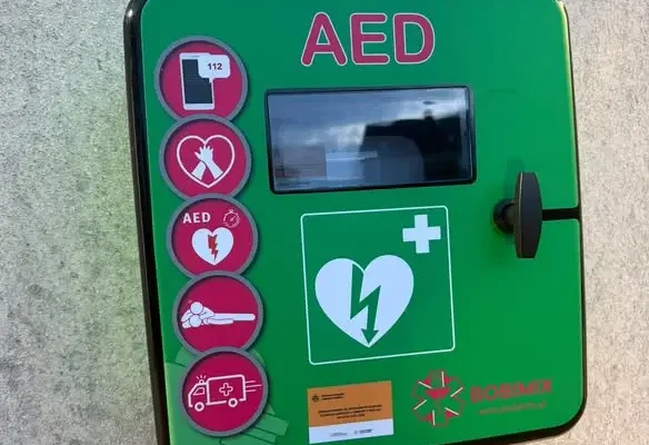AED w OSP Góra — defibrylator dostępny 24/7 przy remizie