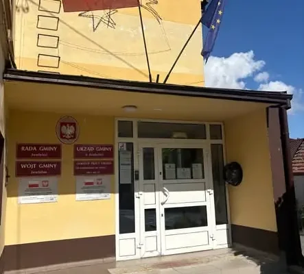 Gmina Jemielno: dwie kapsuły AED zamontowane przy urzędzie i OSP w Luboszycach