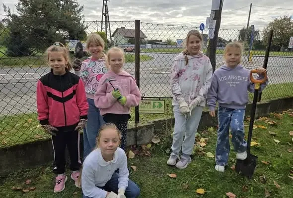 Świetlica w Górze sadzi żonkile – Znaki Nadziei dla hospicjum w Pszczynie