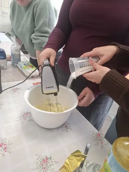 Młodzieżowa Rada Gminy i Rada Seniorów razem w kuchni i przy muzyce