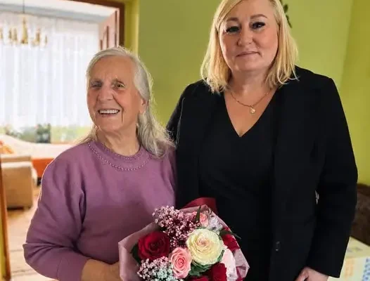 Pani Eugenia z Cieszyn świętowała 90. urodziny – wójt gminy Jemielno złożyła życzenia
