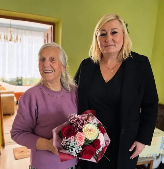Pani Eugenia z Cieszyn świętowała 90. urodziny – wójt gminy Jemielno złożyła życzenia